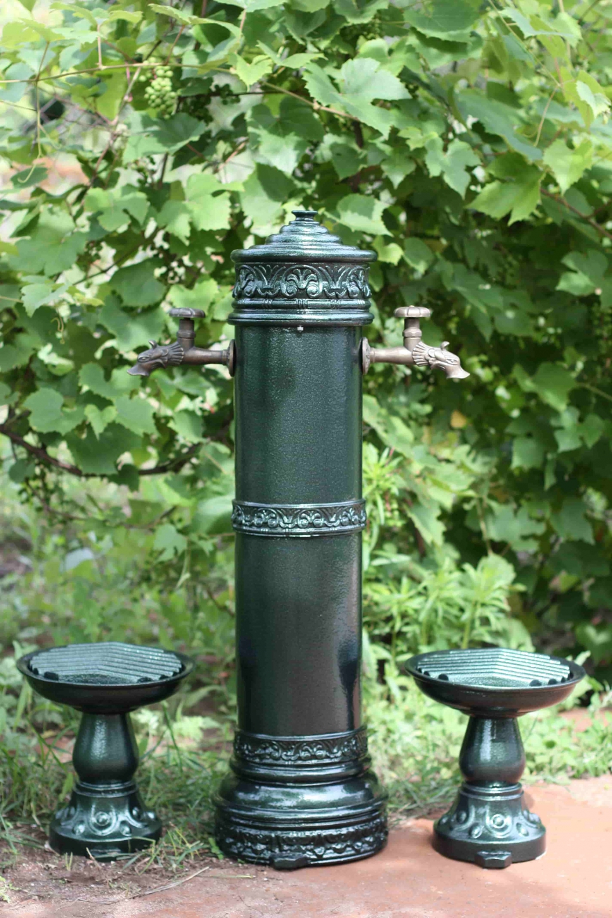 Колонка водорозбірна садова на 2 крани, матеріал чавун, артикул k008-2